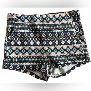 Divided High Waist Geometric Patterned Shorts